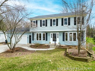2456 Orchard View Dr NE, Grand Rapids, MI 49505