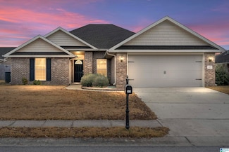 105 River Crest Ln, Helena, AL 35080