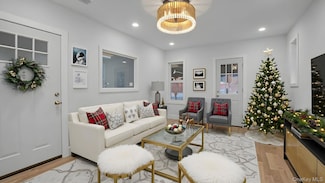 679 E 221st St, Bronx, NY 10467