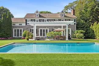 727 Hill St, Southampton, NY 11968