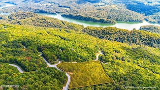 400 Chimney Rock Rd, New Tazewell, TN 37825