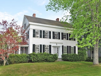 22 the Kings Hwy, Newcastle, ME 04553