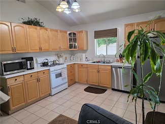 22965 Oxnard St, Woodland Hills, CA 91367