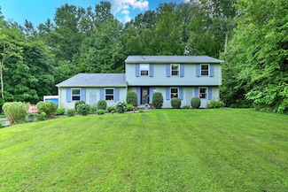 138 Wildwood Cir, Naugatuck, CT 06770