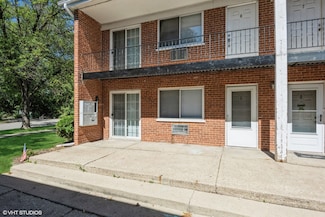 327 N Princeton Ave Unit 1, Villa Park, IL 60181