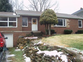 7724 Elm St, Masury, OH 44438