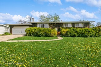 907 W North Ave, Lake Bluff, IL 60044
