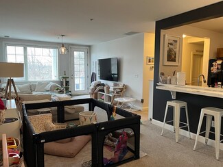 33 Intrepid Cir Unit 304, Marblehead, MA 01945