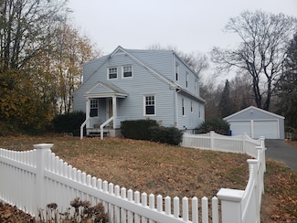 47 Kenyon Rd, Waterford, CT 06385