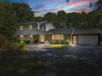 182 Noyes Rd, Vestal, NY 13850