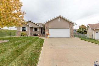 612 Lancaster Cir, Sioux City, IA 51103