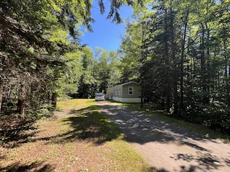 28 Brookside Dr, Saint Albans, ME 04971