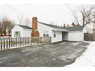 121 N Harrison Ave, Aurora, IL 60506