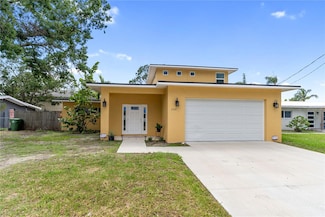 204 21st St NE, Bradenton, FL 34208