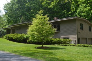 5 Navin Heights, Lee, MA 01238