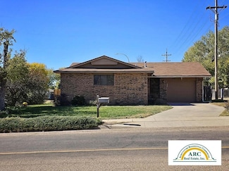 1903 Fleming St, Garden City, KS 67846