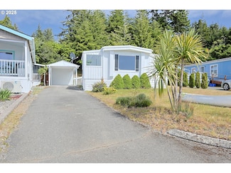 545 Puerto Vista Dr, Coos Bay, OR 97420