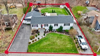 153 Mountain Cir S, West Milford, NJ 07480