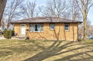 22 E Thornton Ave, Des Moines, IA 50315