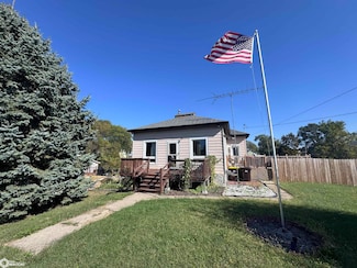 213 N Adams St, Osceola, IA 50213