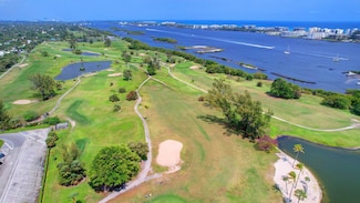323 S E St, Lake Worth, FL 33460