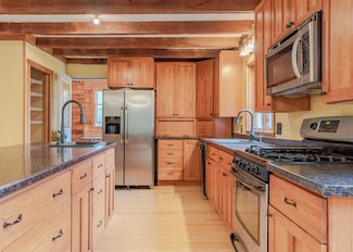 700 E Main St, Yarmouth, ME 04096