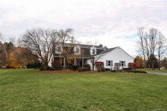 11 Fountainbleu Dr, Mendon, NY 14506