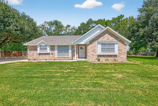 524 Pinewood Dr, Conroe, TX 77385