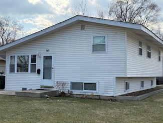 70 N Ridgemoor Ave, Mundelein, IL 60060