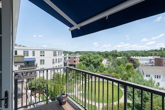 580 Washington St Unit 403, Wellesley, MA 02482