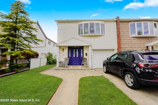 61 E Figurea Ave, Staten Island, NY 10308