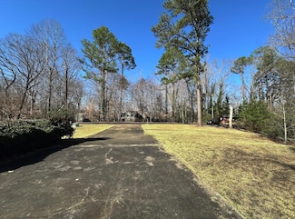 437 Forest Glen Rd, Columbus, MS 39705