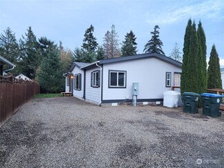1334 1/2 W 15th St, Port Angeles, WA 98363