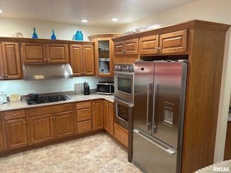 708 W Market St, Taylorville, IL 62568