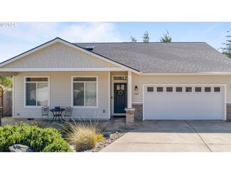 1107 Nautical Ct, Coos Bay, OR 97420