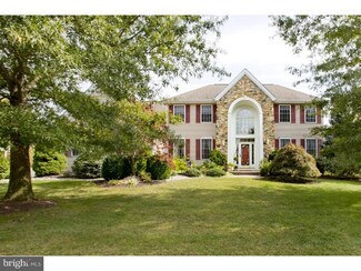 9 Willow Ct, Plainsboro, NJ 08536