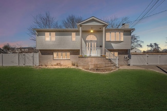 321 Sherbrooke Rd, Lindenhurst, NY 11757