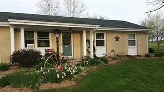 107 N East St, Elnora, IN 47529