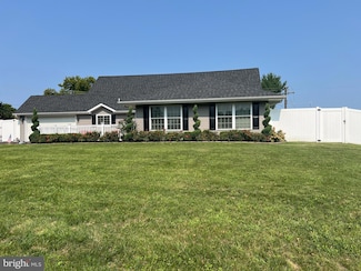 39 Shellflower Rd, Levittown, PA 19056