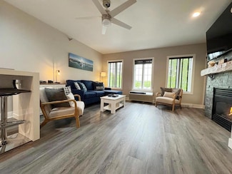 107 N 1st Ave Unit 231/233, Sturgeon Bay, WI 54235