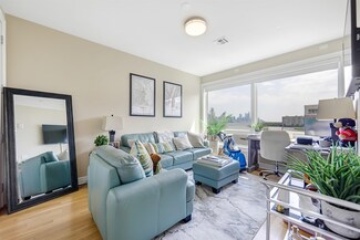 15 Somerset Ln Unit B111, Edgewater, NJ 07020