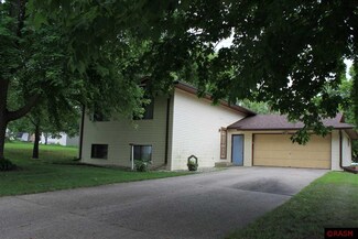 220 S Montgomery Ave, Le Center, MN 56057