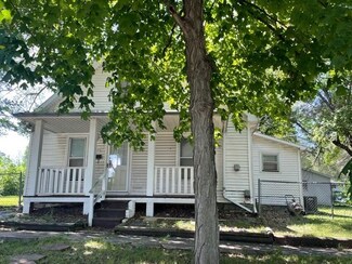 308 S 4th St, Savannah, MO 64485