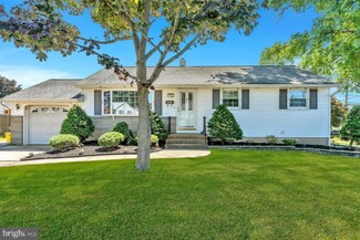 5 Dark Leaf Dr, Trenton, NJ 08610