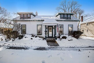 212 Cedar St, Paw Paw, MI 49079