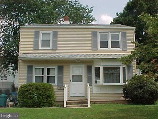221 W Roland Rd, Brookhaven, PA 19015