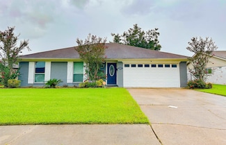 671 Birchwood Dr, Port Neches, TX 77651