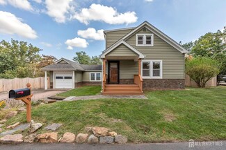 3 Radio Ct, Somerset, NJ 08873