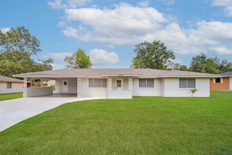 2809 Darwin St, Kilgore, TX 75662