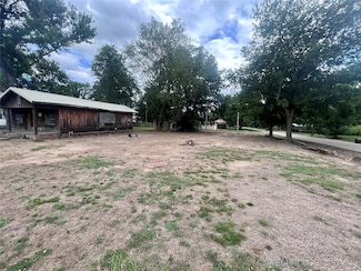 809 W Ragan St, Henryetta, OK 74437